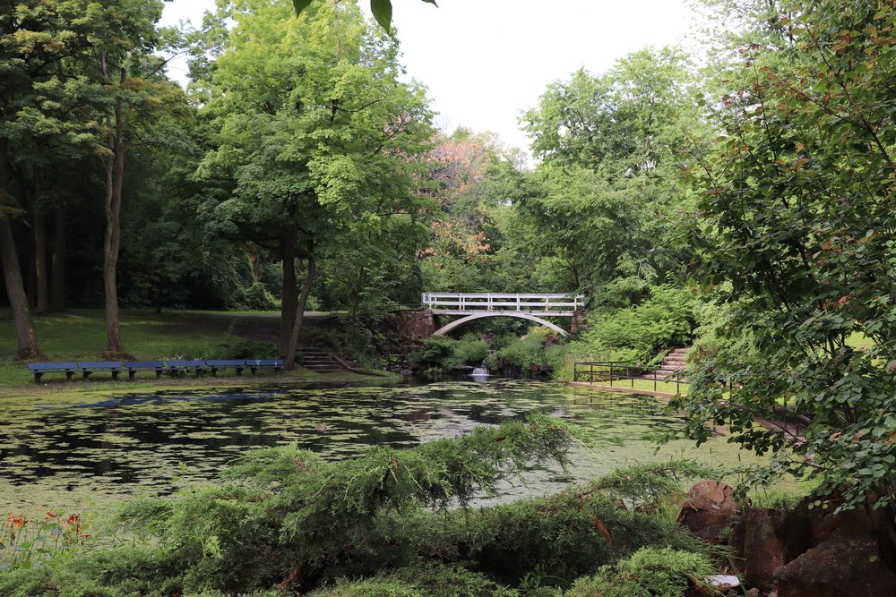 Bassin artificiel au pied du mont Boullé, havre de paix